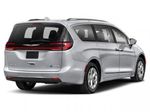 Used 2023 Chrysler Pacifica Touring-L image 2