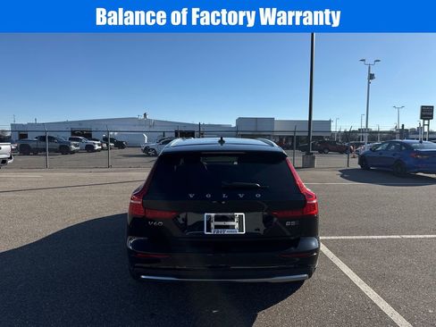 Used 2024 Volvo V60 B5 Cross Country Plus image 7