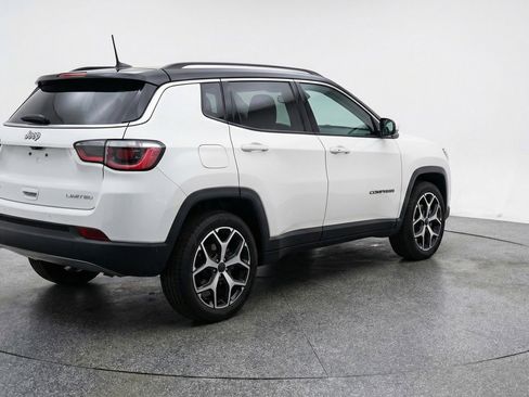 Used 2025 Jeep Compass Limited AWD/4WD image 9