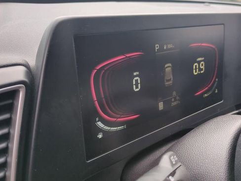 Used 2025 Kia Sportage LX image 11