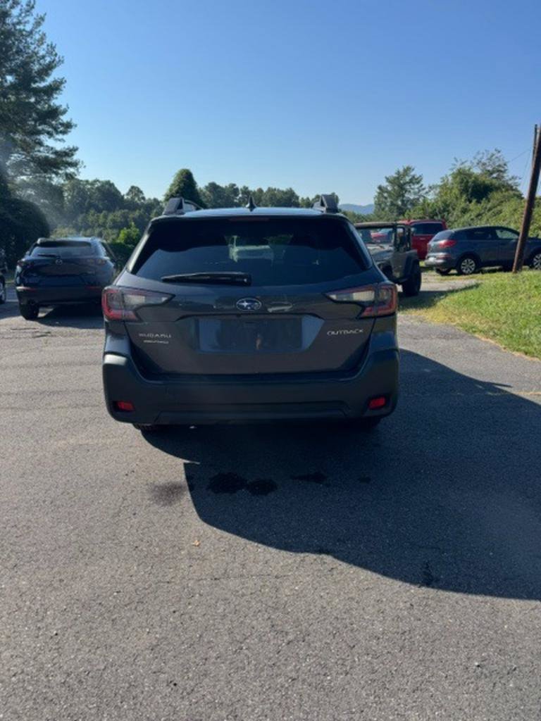 Used 2023 Subaru Outback Premium AWD/4WD image 5