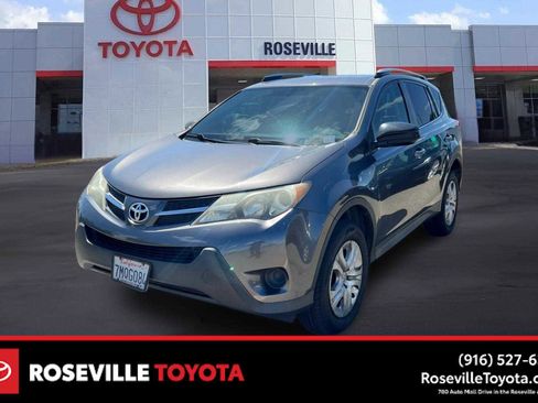 Used 2014 Toyota RAV4 LE image 1