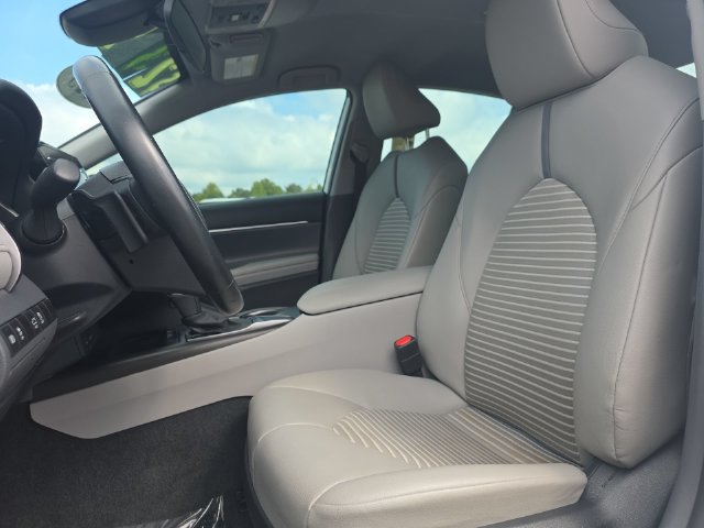 Used 2023 Toyota Camry SE FWD image 15