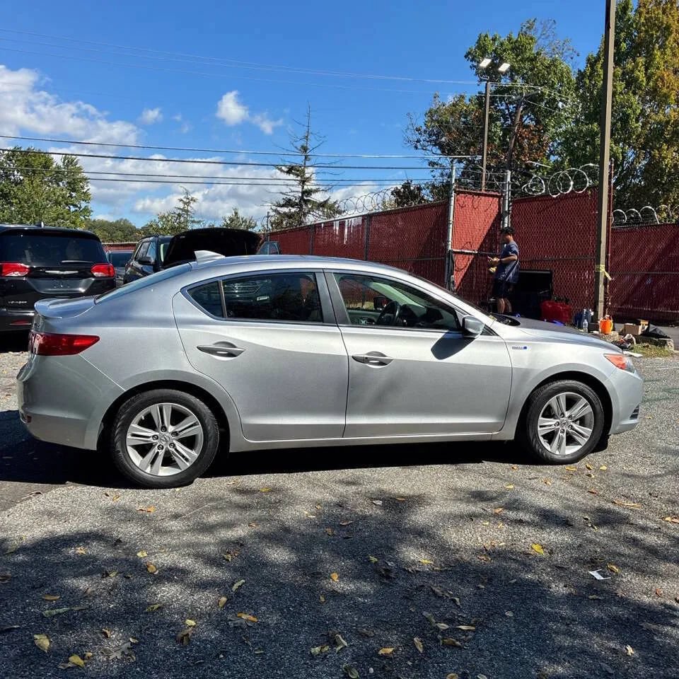 Used 2013 Acura ILX w/ Technology Package FWD image 3