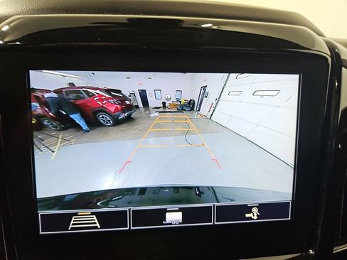 Used 2020 Chevrolet Traverse LT w/ Driver Confidence II Package image 21