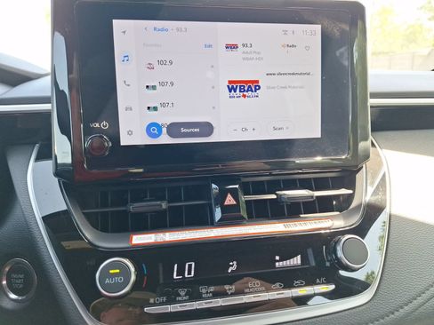 Used 2025 Toyota Corolla SE FWD image 27
