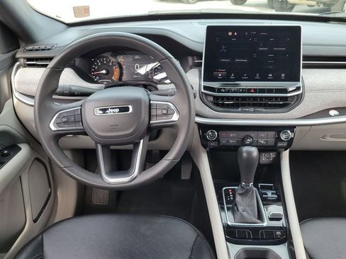 Used 2024 Jeep Compass Latitude AWD/4WD image 9