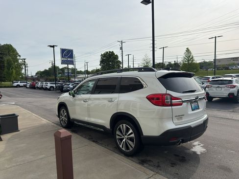Used 2022 Subaru Ascent Touring AWD/4WD image 5