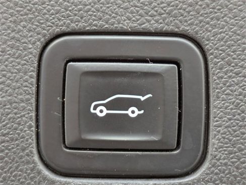 Used 2021 GMC Yukon AT4 w/ AT4 Premium Plus Package image 13