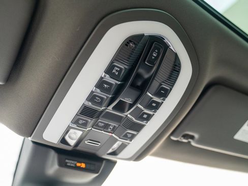 Certified 2026 Porsche Macan image 21