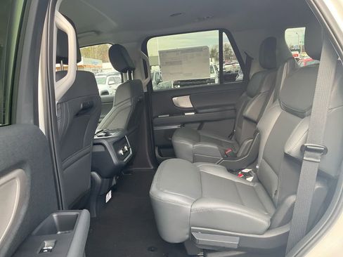 New 2026 Ford Expedition Active image 14