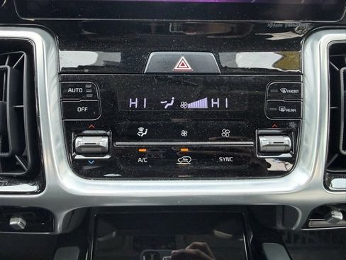 Used 2022 Kia Sorento SX image 18