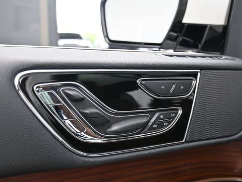 Used 2023 Lincoln Navigator L Reserve w/ Monochromatic Package image 18