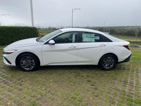 New 2026 Hyundai Elantra Blue image 4