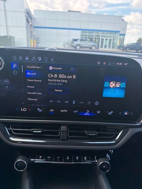 Certified 2024 Chevrolet Equinox EV RS FWD image 8