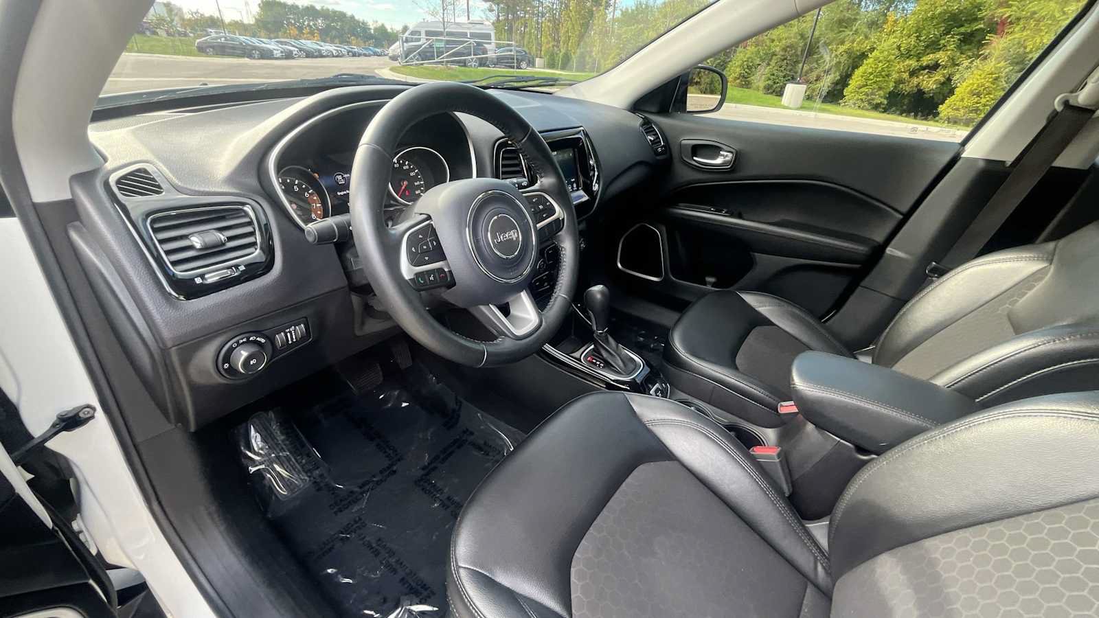 Used 2018 Jeep Compass Latitude w/ Popular Equipment Group FWD image 15