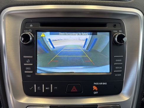 Used 2014 GMC Acadia SLT image 25