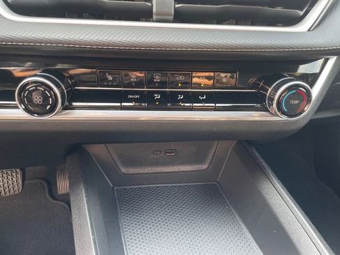 Used 2025 Chevrolet Equinox LT image 34