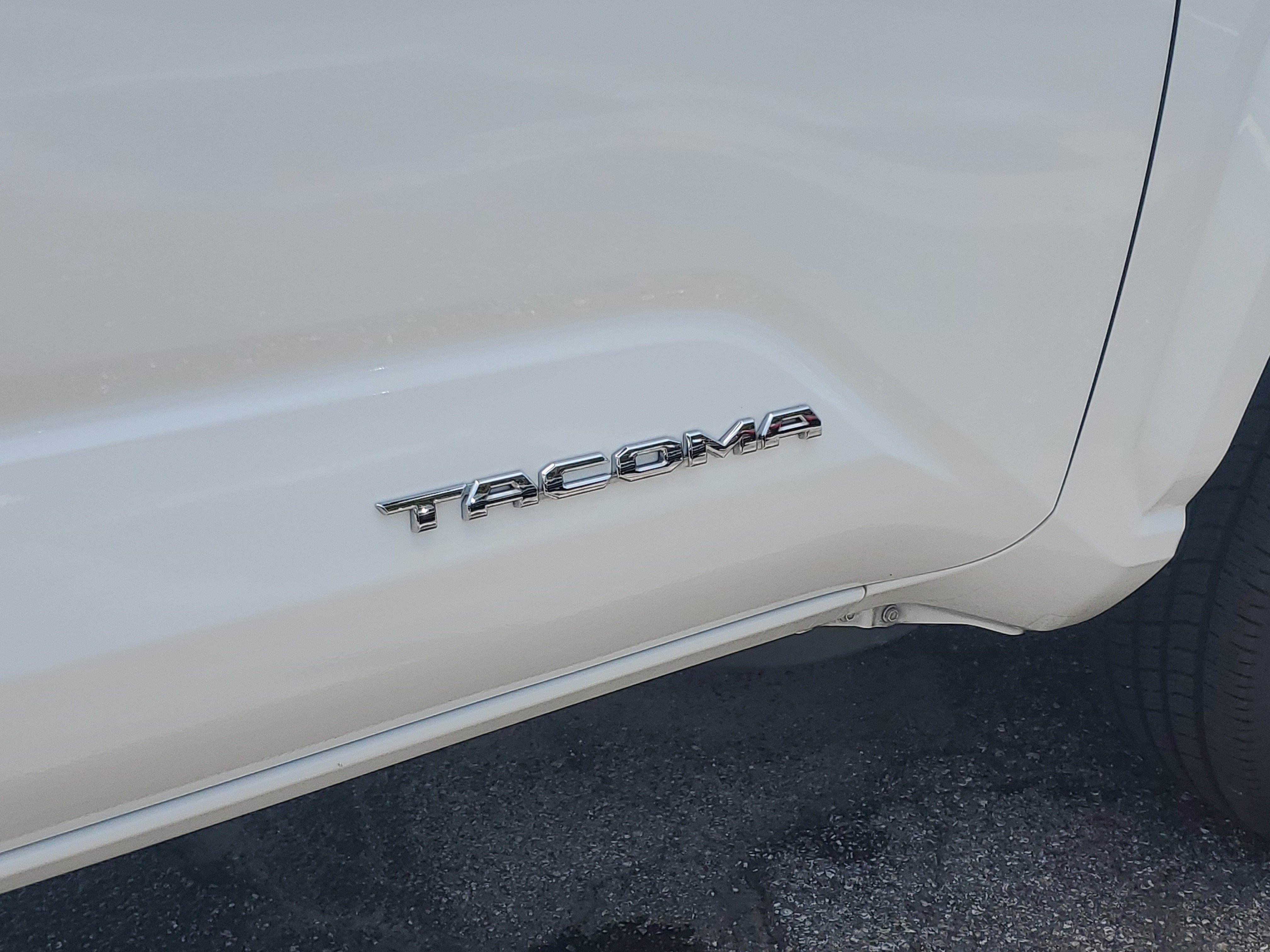 Used 2025 Toyota Tacoma SR5 AWD/4WD image 8