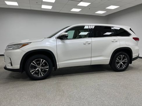 Used 2018 Toyota Highlander Plus w/ Carpet Mat Package (TMS) AWD/4WD image 72