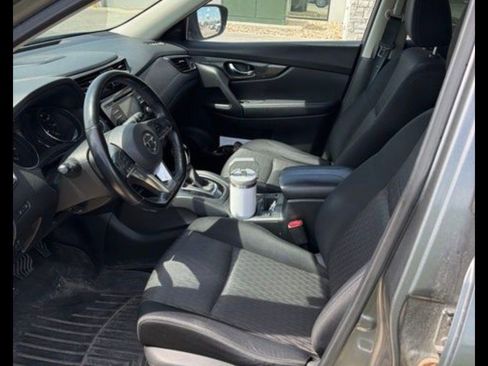 Used 2017 Nissan Rogue SV AWD/4WD image 3