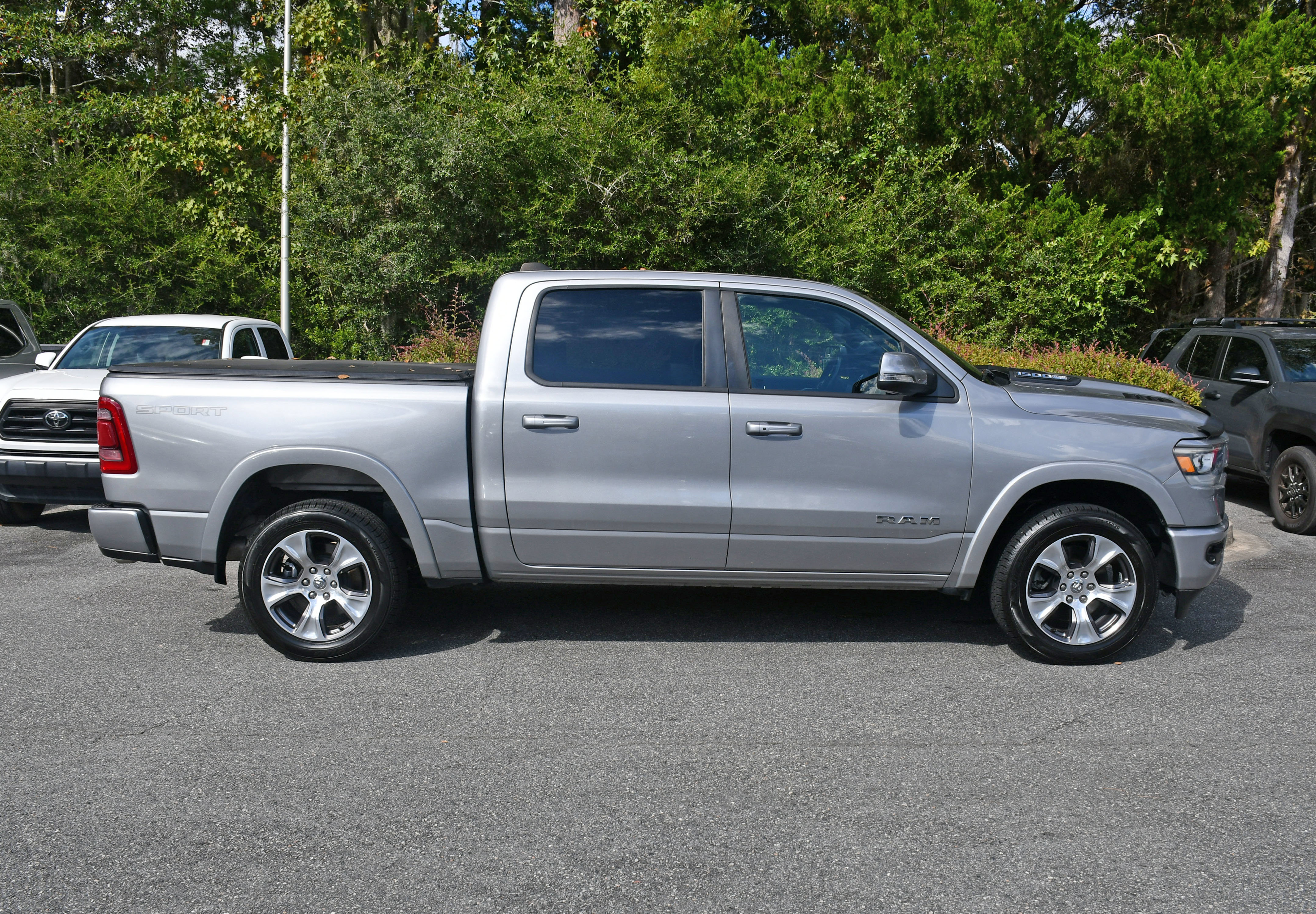 Used 2022 RAM 1500 Laramie w/ Sport Appearance Package AWD/4WD image 5
