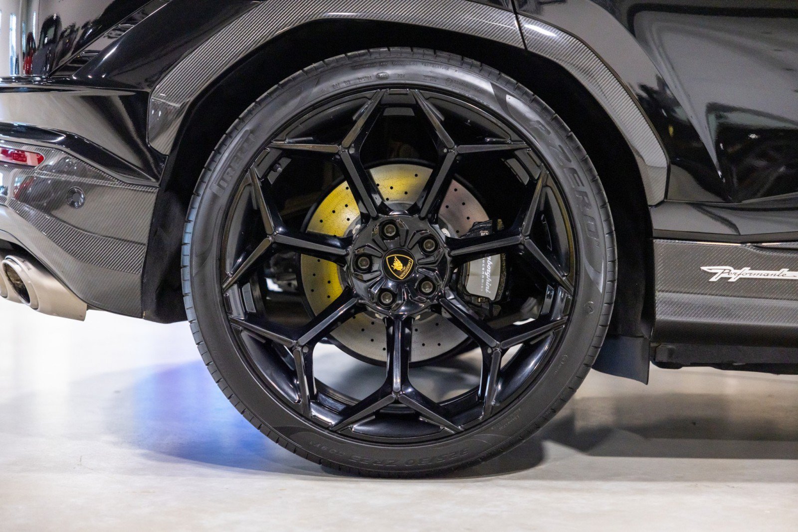 Used 2024 Lamborghini Urus Performante AWD/4WD image 27