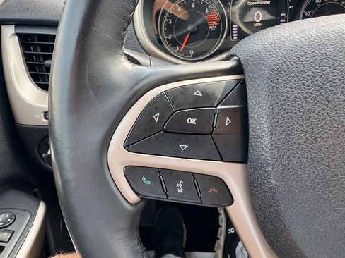 Used 2018 Jeep Cherokee Latitude w/ Altitude Package FWD image 13