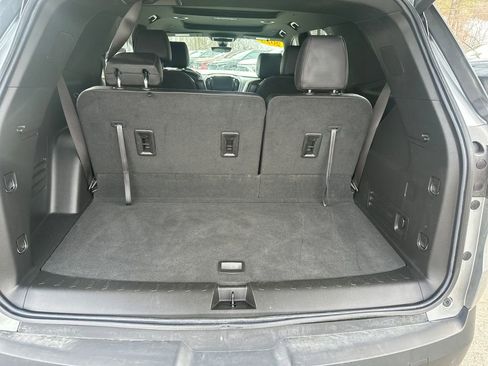 Used 2023 Chevrolet Traverse RS image 12