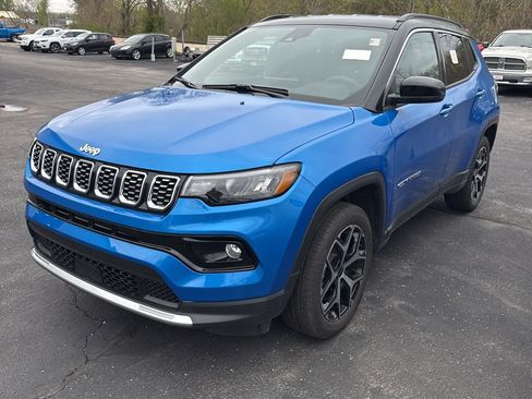 Used 2025 Jeep Compass Limited image 3