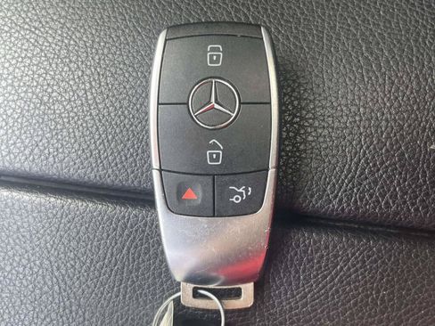 Used 2021 Mercedes-Benz C 300 Sedan image 4
