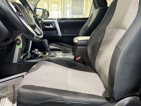 Used 2016 Toyota 4Runner SR5 AWD/4WD image 11