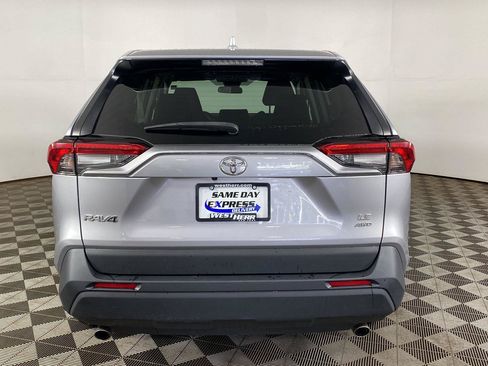Used 2024 Toyota RAV4 LE AWD/4WD image 5