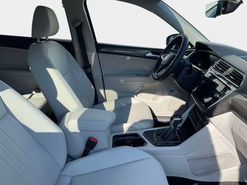 Used 2023 Volkswagen Tiguan SE FWD image 9