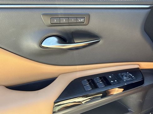 Used 2025 Lexus ES 350 w/ Premium Package image 29