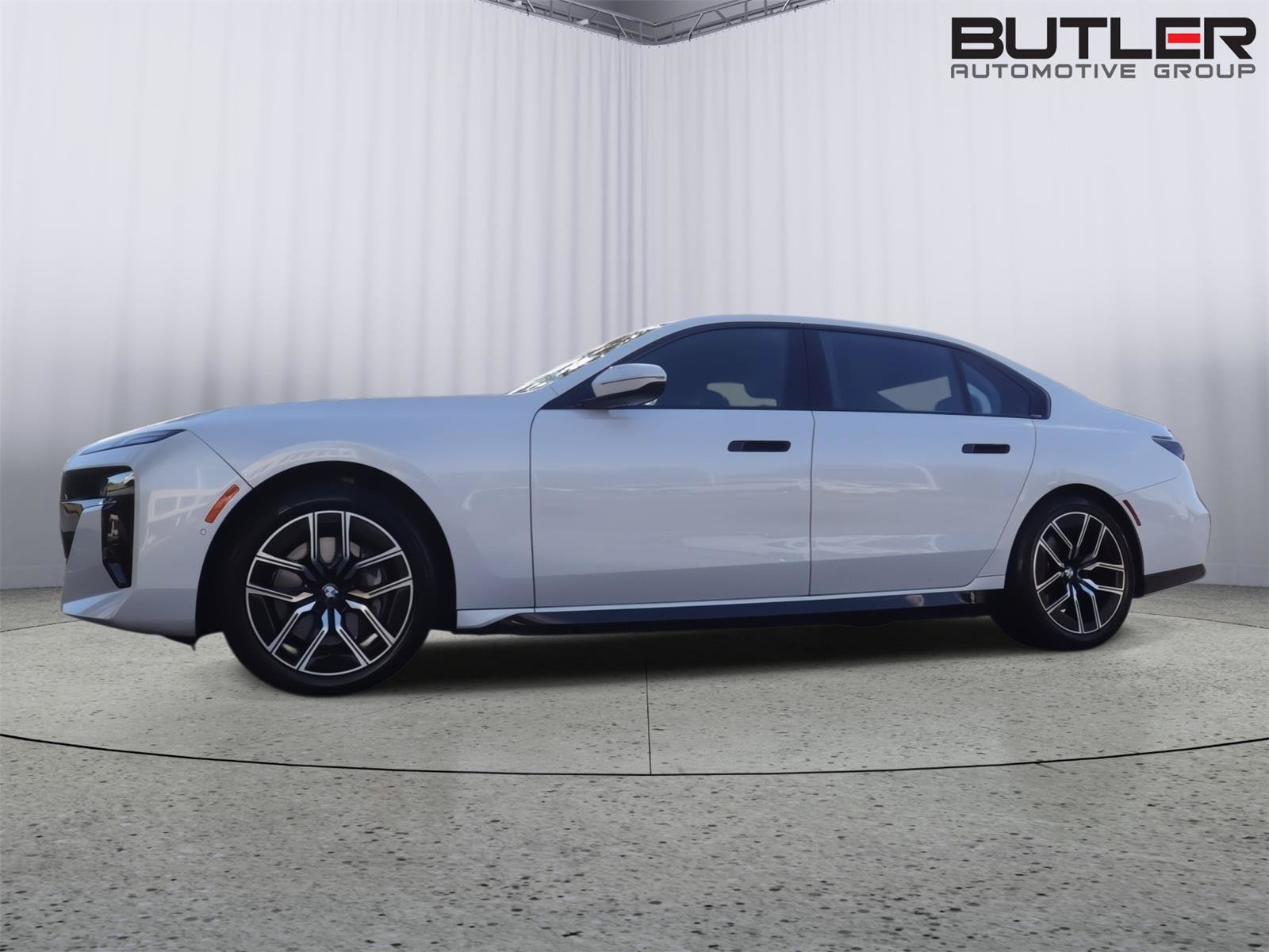 Used 2023 BMW 740i RWD image 3