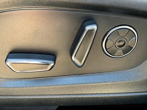 Used 2020 Ford Explorer Platinum w/ Premium Technology Package image 36