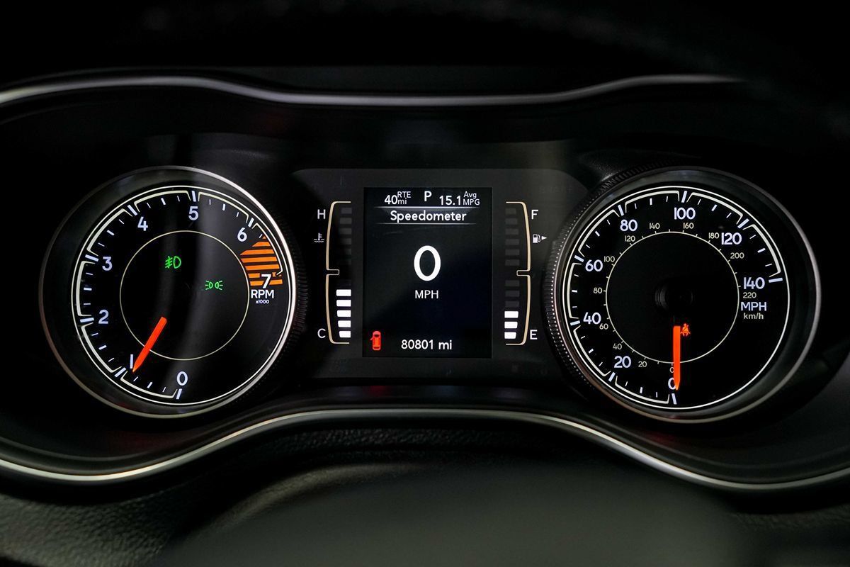 Used 2020 Jeep Cherokee Latitude Plus FWD image 23