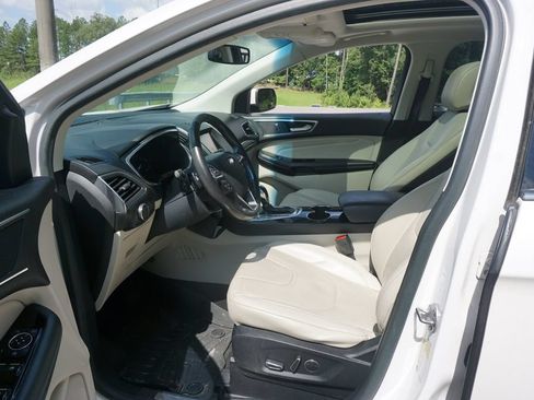 Used 2015 Ford Edge Titanium w/ Equipment Group 301A FWD image 2
