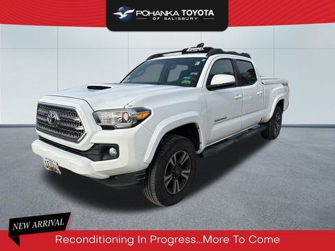 Used 2016 Toyota Tacoma TRD Sport image 1