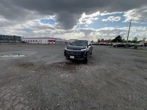 Used 2025 Chevrolet Equinox LT FWD image 16