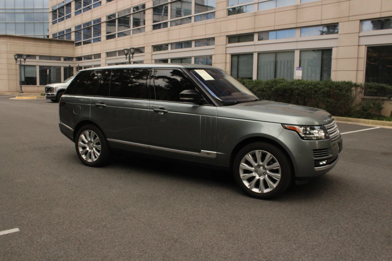 Used 2015 Land Rover Range Rover Long Wheelbase Supercharged AWD/4WD image 2