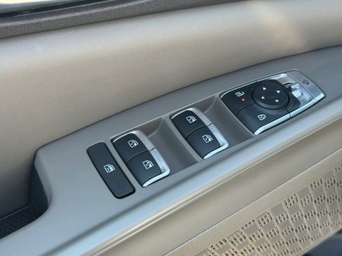 Used 2025 Kia Carnival SX image 19