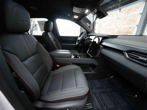 Used 2024 GMC Acadia AT4 w/ Luxury Package image 27