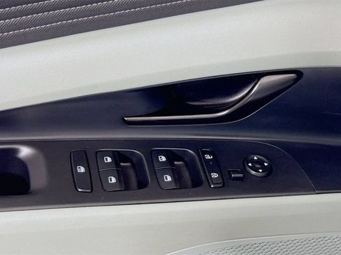 Certified 2025 Hyundai Elantra Limited FWD image 20