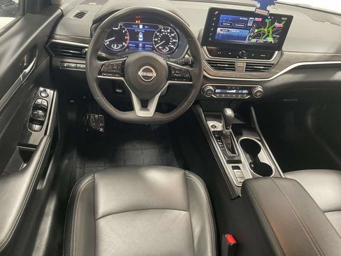 Used 2025 Nissan Altima 2.5 SL FWD image 10