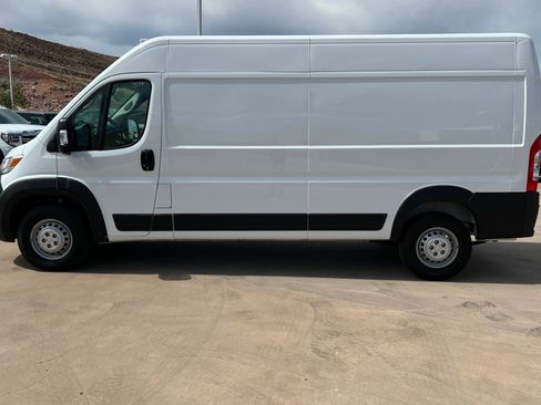 Used 2025 RAM ProMaster 2500 w/ Convenience Group FWD image 2