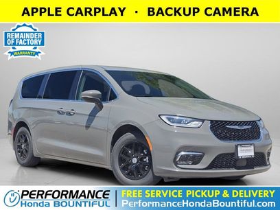 Used 2023 Chrysler Pacifica Touring-L