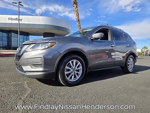 Used 2017 Nissan Rogue SV w/ SV Premium Package image 2