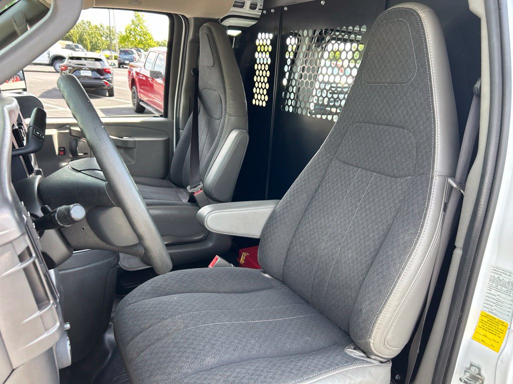 Used 2025 GMC Savana 2500 w/ Driver Convenience Package RWD image 7